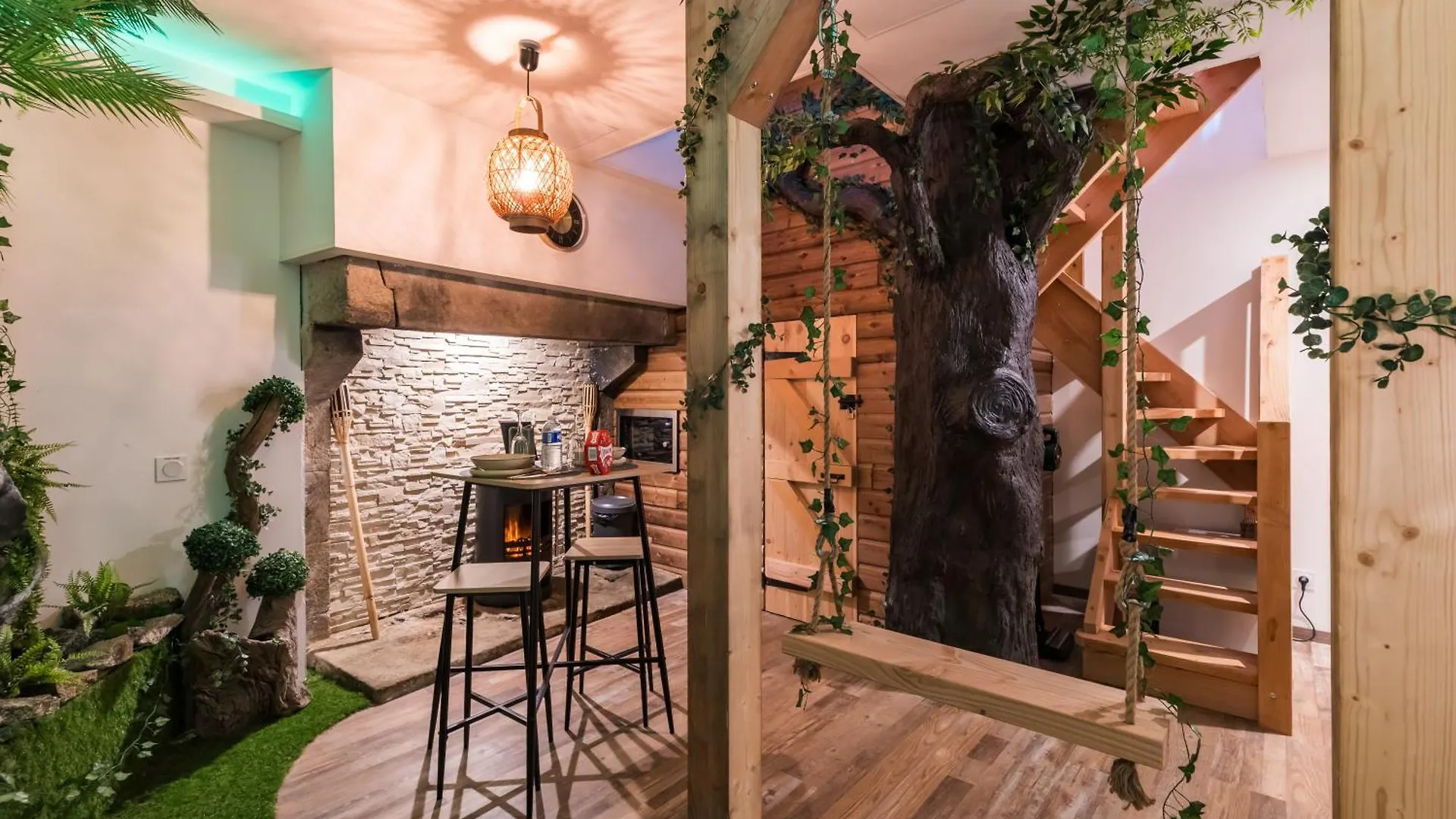 Mowgli Gite Jungle Begard France