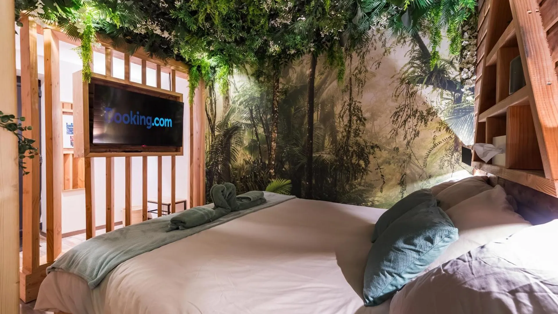 Mowgli Gite Jungle Begard 0*,  France