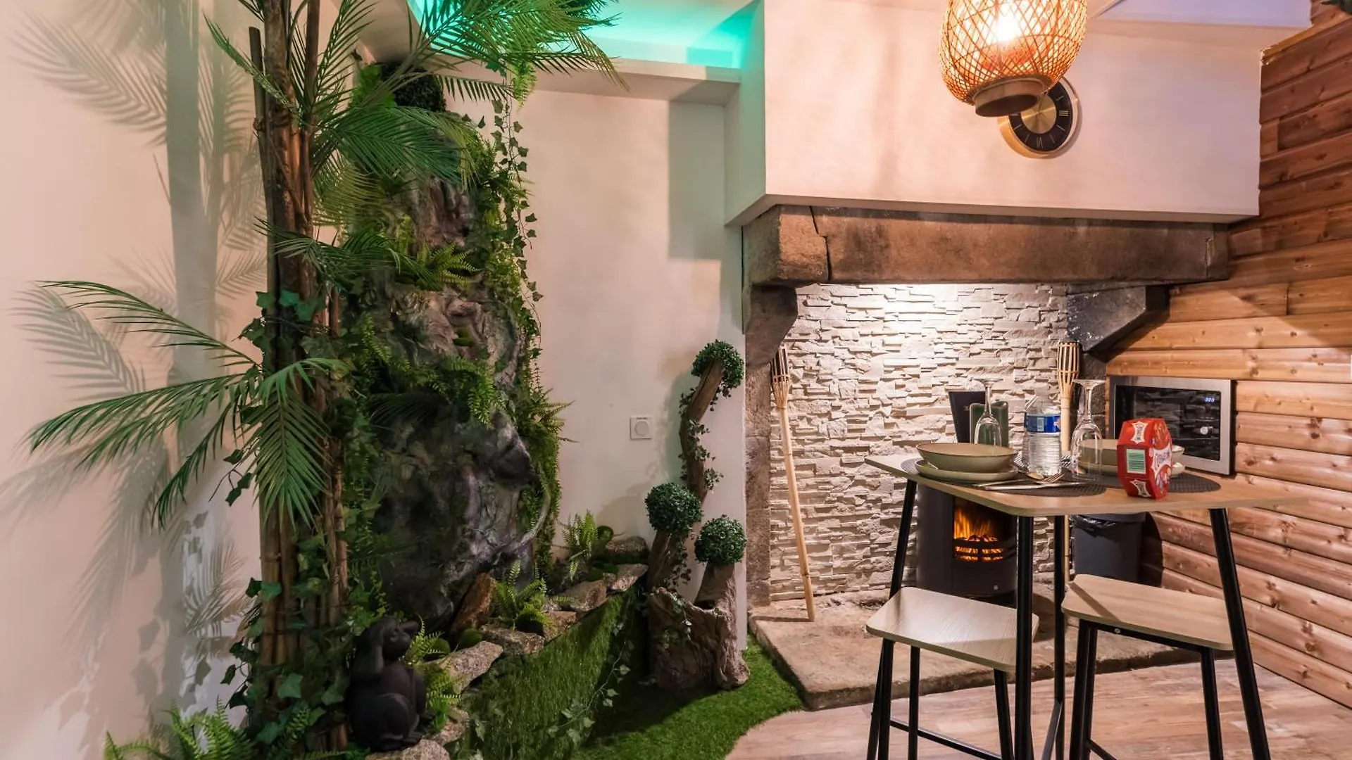 Mowgli Gite Jungle Begard France