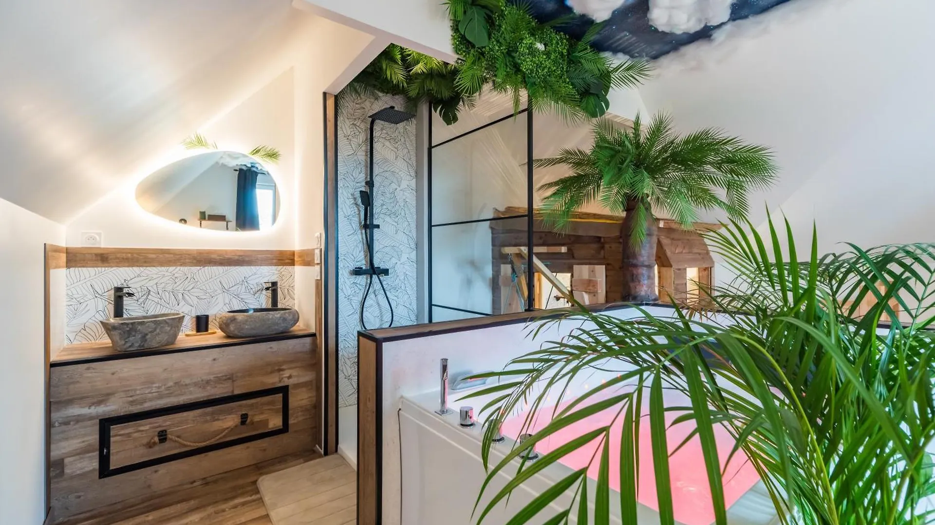 Mowgli Gite Jungle Begard 0*,  France