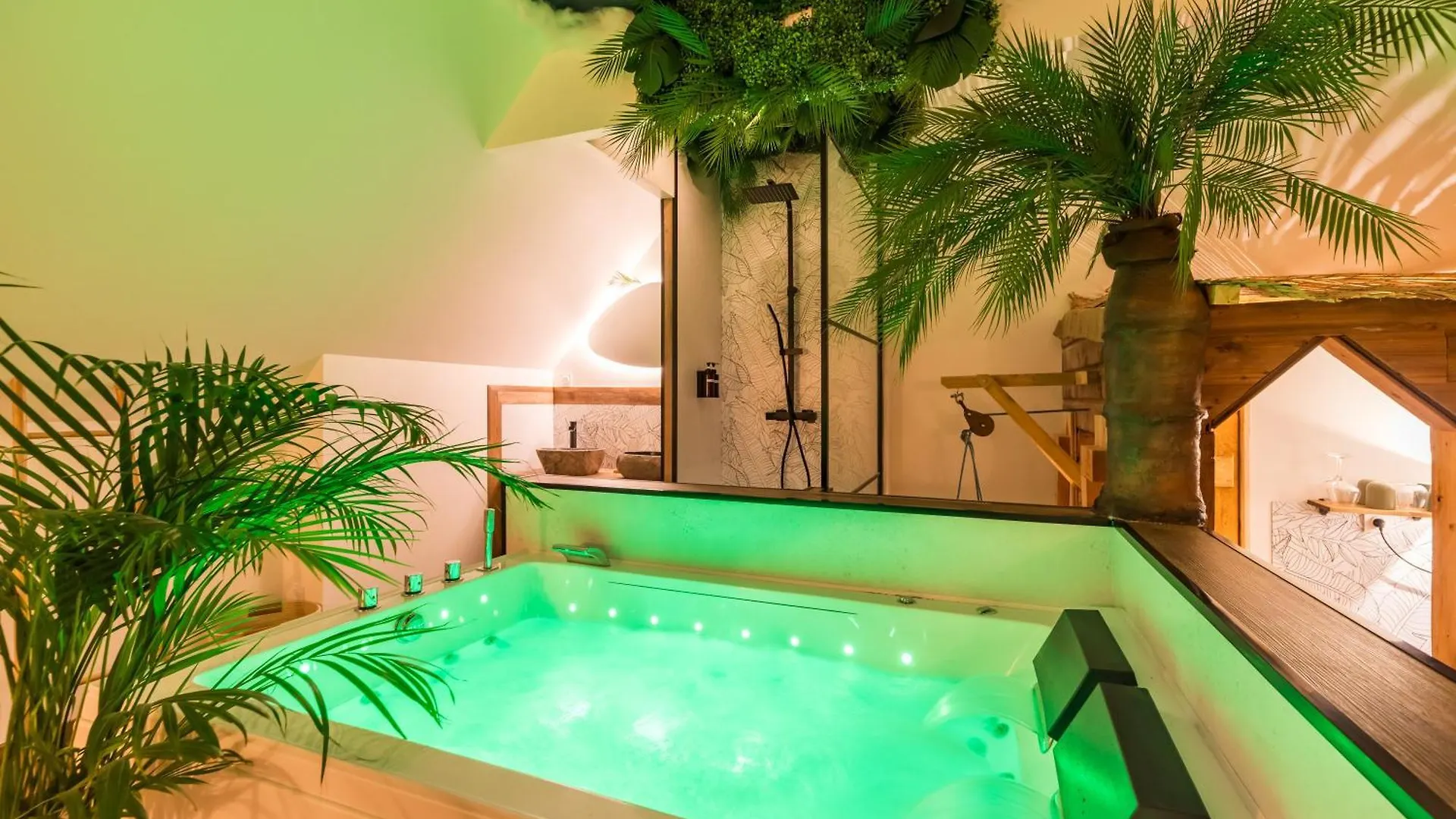 Mowgli Gite Jungle Begard 0*,  France